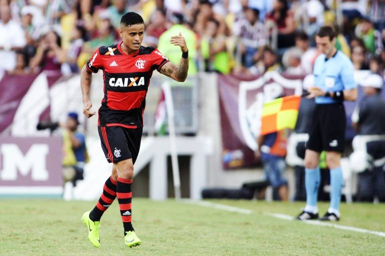 verton comemora gol do Flamengo contra o Fluminense, no primeiro jogo da final do Campeonato Carioca, no Maracan (Celso Pupo /Fotoarena/Folhapress)