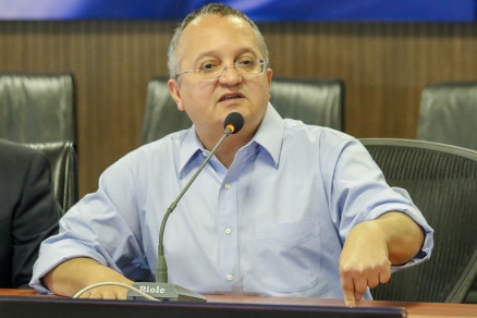 O governador Pedro Taques: conversa com prefeitos e deputados sobre Sade
