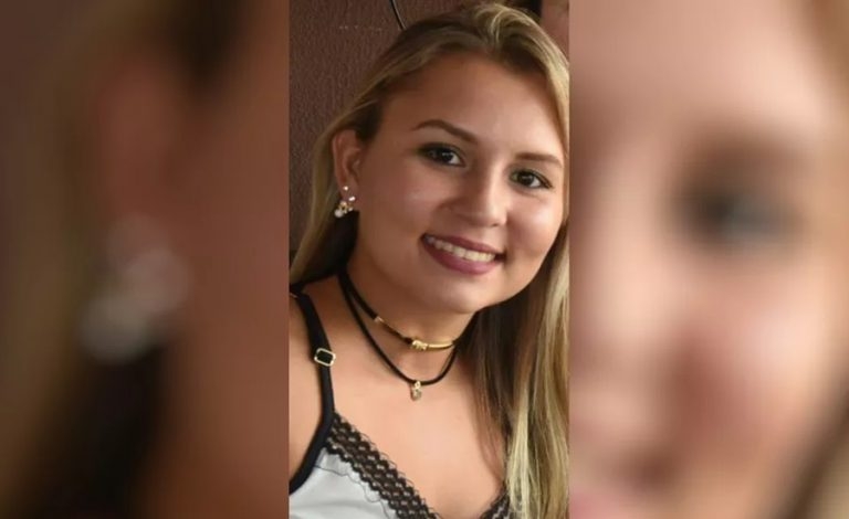 Letcia Karen Maral Pinheiro Roque Carneiro, de 22 anos, apresentava um disparo no peito 