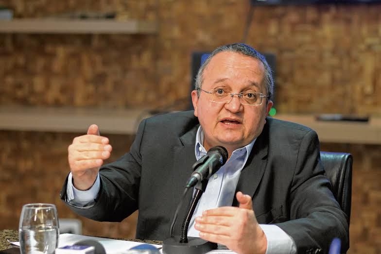 O governador Pedro Taques, que confirmou sada de Gustavo de Oliveira da Sefaz