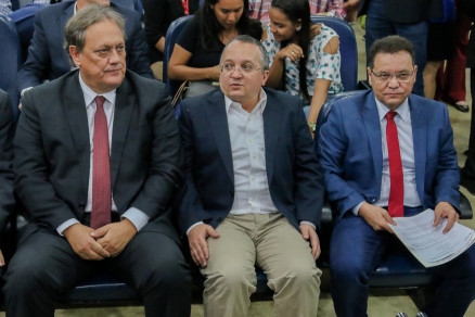 O governador Pedro Taques e o presidentes de Poderes Eduardo Botelho (Assembleia Legislativa) e Rui Ramos (Tribunal de Justia)