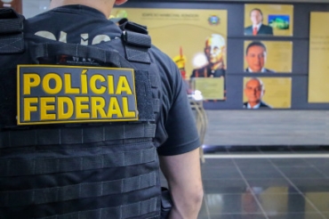 Agente da Polcia Federal durante a deflagrao da Operao Malebolge