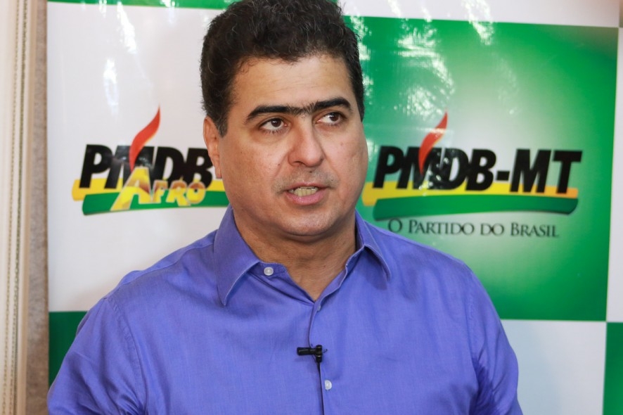 O prefeito Emanuel Pinheiro, que baixou decreto que veta gastos desnecessrios