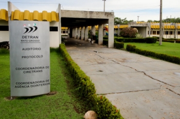 A sede do Departamento Estadual de Trnsito de Mato Grosso, em Cuiab