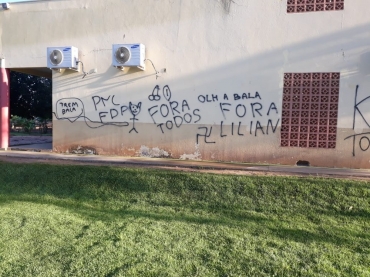 Adolescente so suspeitos de picharem escola com desenhos obscenos e ameaas em Feliz Natal  Foto: Polcia Militar de Mato Grosso/Assessoria
