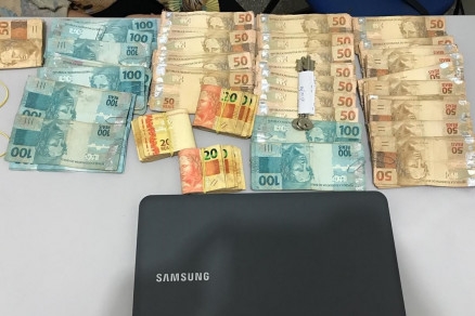 Foram recuperados cerca de R$ 37,8 mil em dinheiro na casa do suspeito