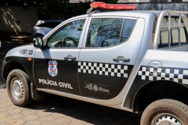 Polcia Civil autuou o suspeito por porte ilegal de arma de fogo de uso restrito e disparo de arma de fogo