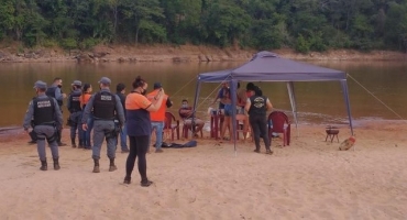 Grupo fazia churrasco s margens de rio  Foto: Polcia Militar/Divulgao