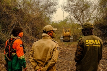 Bombeiro Militar, Sema e Comit do Fogo coordenam construo de aceiros no Parque Estadual Encontro das guas  Foto: Assessoria