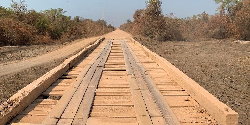 Ponte de madeira sobre a rodovia Transpantaneira, em Mato Grosso - Foto por: Assessoria