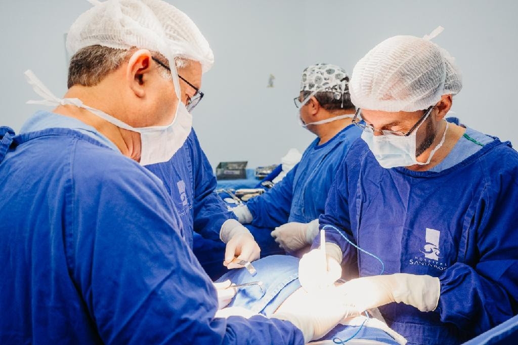 Procedimento de transplante durou cerca de cinco horas e o paciente segue em recuperao - Foto por: Assessoria Hospital Santa Rosa