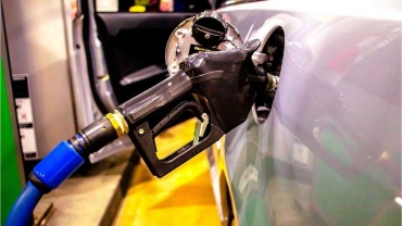 Governo estuda diminuir imposto sobre combustvel