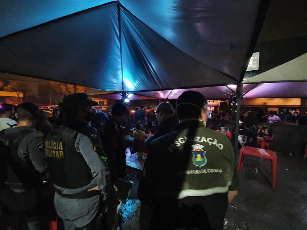 Policiais militares e agentes da prefeitura fazem fiscalizao durante o perodo de Carnaval em Cuiab  Foto: Polcia Militar