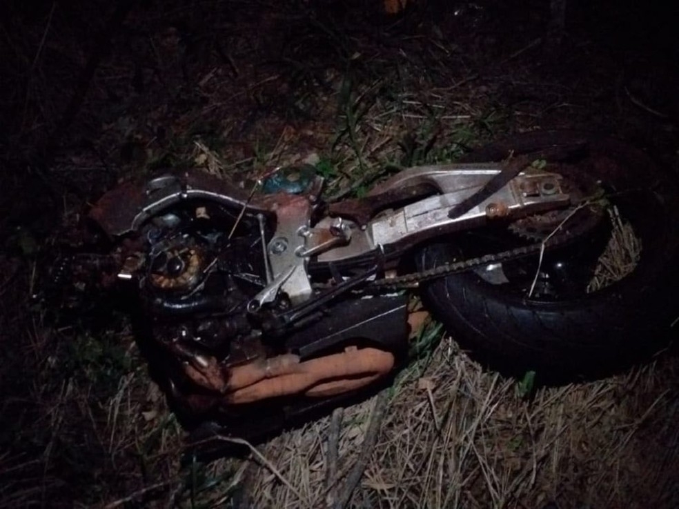 Trs pessoas morreram e outras duas ficaram gravemente feridas aps um acidente entre cinco motos na tarde desse domingo (21) na MT-358, prximo ao Distrito de Progresso, em Tangar da Serra  Foto: Divulgao