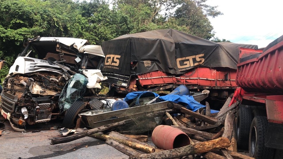 Acidente deixa um caminhoneiro morto em serra em MT  Foto: Valmir Pereira