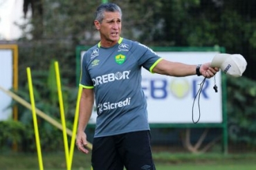 O treinador do Cuiab, Jorginho: preparao para confronto contra o Corinthians