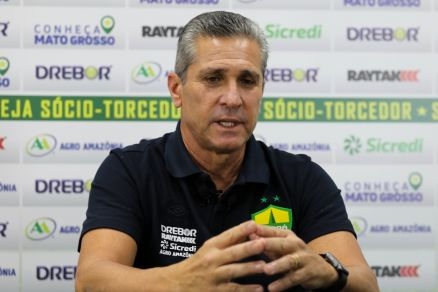 O treinador do Cuiab, Jorginho: vitria contra o Juventude
