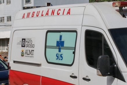 Uma ambulncia levou a vtima at o Pronto Atendimento Municipal