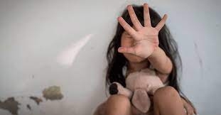 Idoso  preso aps abusar sexualmente de criana de 3 anos