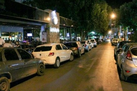 Regio da Praa Popular, que concentra bares e restaurantes em Cuiab