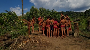 Crianas na comunidade indgena Heweteu II, na Terra Yanomami  Foto: Valria Oliveira/g1