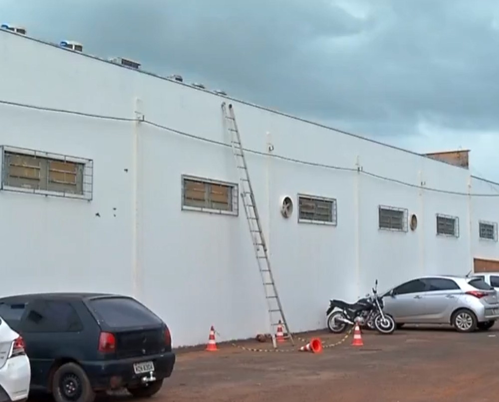 José Francisco dos Santos, caiu do telhado de uma empresa que possui 5 metros de altura — Foto: Reprodução/TVCA