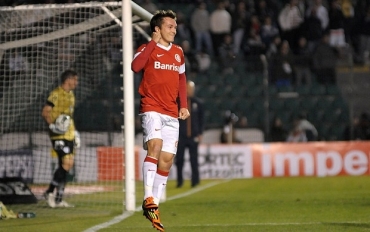 Dagoberto comemora o gol colorado 