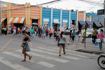 Movimentao no Centro de Cuiab: sem feriado no Carnaval