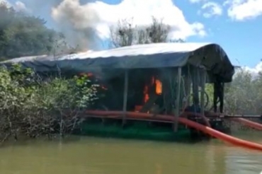 Balsas foram destrudas pela Polcia Federal