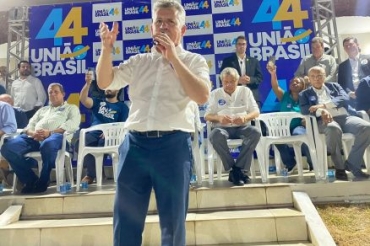 O governador Mauro Mendes discursa durante a inaugurao da sede do Unio Brasil