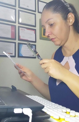 Silvia Nascimento Duarte  especialista em percia grafotcnica e documentoscopia