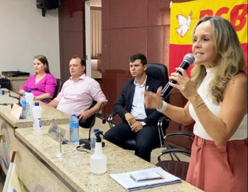 Pr-candidatura de Natasha Slhessarenko ao Senado  polmica em meio  presso para o PSB apoiar Lula