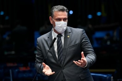 O senador Carlos Fávaro, que traiu o governador Mauro Mendes: 
