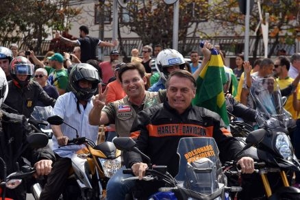 O candidato Joo Roma (PL-BA) durante motociata com Bolsonaro -
