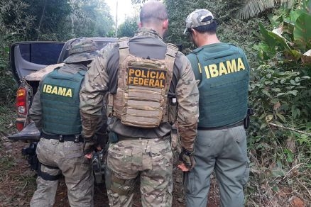 Agentes do Ibama durante operao: candidatos autuados