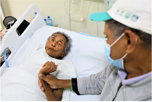 Luiza Gonzaga de Souza, de 85 anos, despertou aps um ano de coma em hospital  Foto: Luiz Alves/HMC/Divulgao