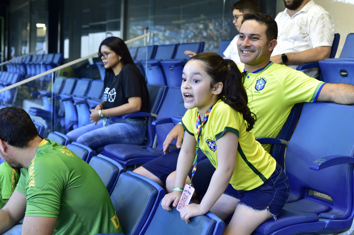 Iniciativa do Governo do Estado e Cuiab Esporte Clube abre espao inclusivo para autistas assistirem a partida de futebol - Foto por: Josi Dias