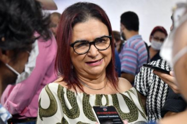 A ex-deputada federal Rosa Neide colocou o nome para disputar a Prefeitura