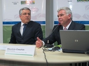 O ministro da Sade, Alexandre Padilha, e o diretor-presidente da ANS, Mauricio Ceschin, em entrevista nesta tera-feira