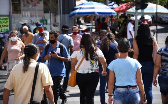 Com 903 mil km e caracterizado pelo vazio demogrfico na dcada de 1970, Mato Grosso passou a receber levas e mais levas de migrantes