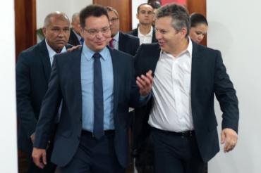 O deputado Eduardo Botelho e o governador Mauro Mendes: amigos