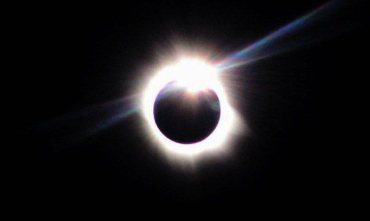 Em Cuiab, o eclipse solar parcial poder ser visto neste sbado, de 14h12 s 16h52, ou seja, ao longo de duas horas e quarenta minutos, segundo astrnomo