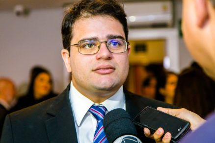 O co-interventor Hugo Felipe Lima, que apresentou documento sobre compras sem licitao