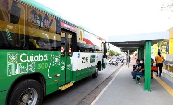 A greve de motoristas atinge algumas das principais linhas de nibus da Capital