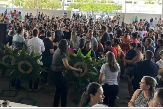 O velrio das vtimas da chacina em Sorriso foi realizado em igreja