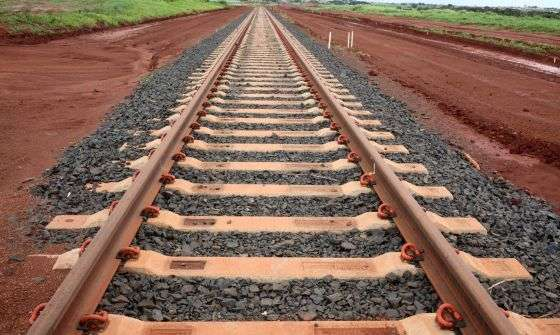 As obras da nova ferrovia tero mais de 700 quilmetros de extenso e iro conectar os municpios de Rondonpolis, Cuiab e Lucas do Rio Verde