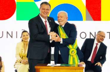 O ministro Carlos Fvaro e o presidente Lula e : 