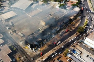 Fogo destruiu o Shopping Popular, no Bairro Dom Aquino em Cuiab