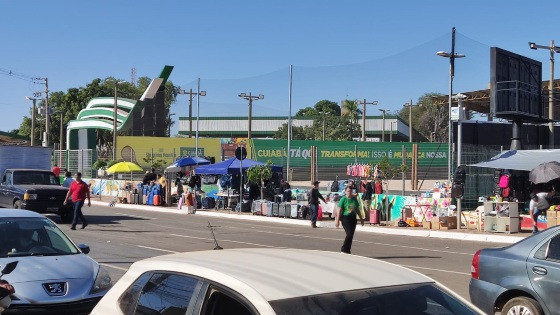 Lojistas do Shopping Popular tentam recomear instalando banca em caladas