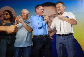 O governador Mauro Mendes e o candidato a prefeito Eduardo Botelho, que participaram da inaugurao de comit